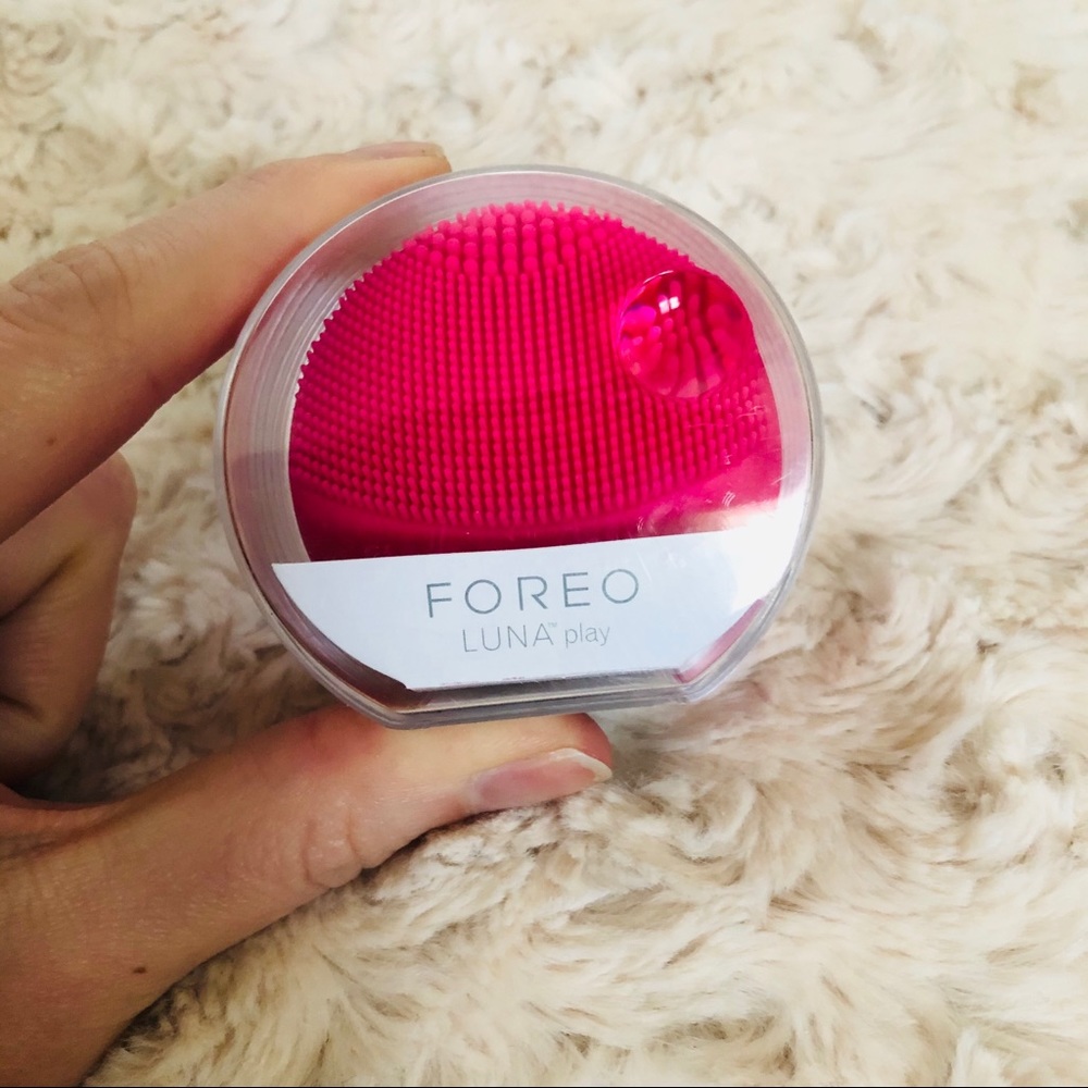 Foreo Luna play facial cleansing device
